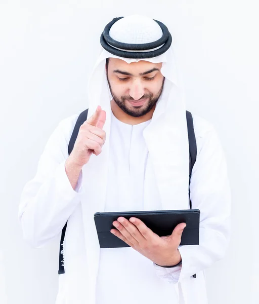 Musliman Árabe Usando Tableta Para Estudiar Sus Lecciones Escuela — Foto de Stock