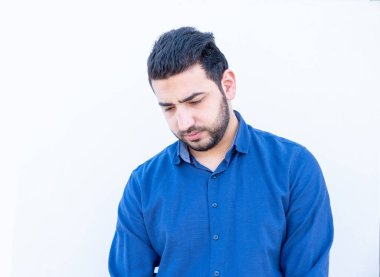 Arap adam üzgün ve kızgın