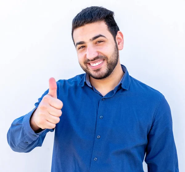 Árabe Muçulmano Cara Sentindo Feliz Sorrindo — Fotografia de Stock