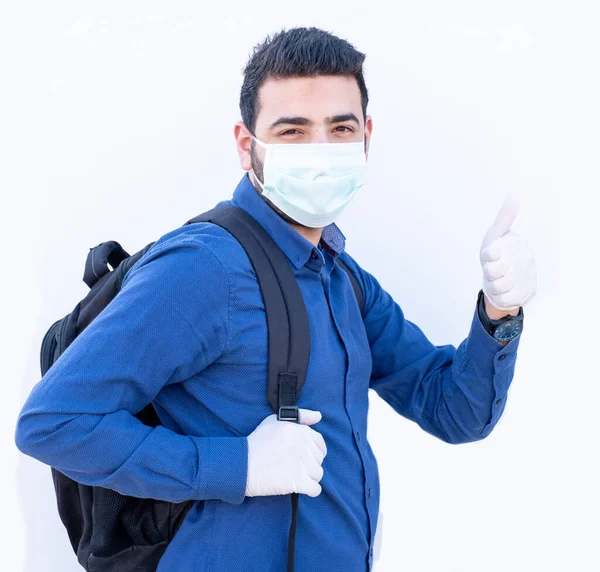 Árabe Chico Usando Saludable Máscara Sonriendo — Foto de Stock