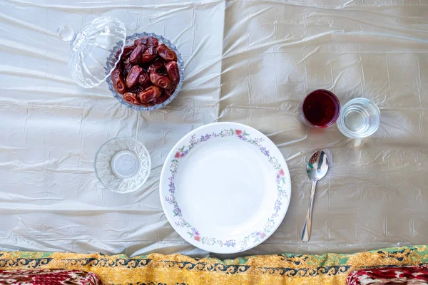 Árabe Sentarse Con Fecha Agua Jugo Preparación Para Iftar — Foto de Stock
