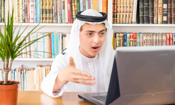 Arabic Msulim Man Being Angry Online — Stock Photo, Image
