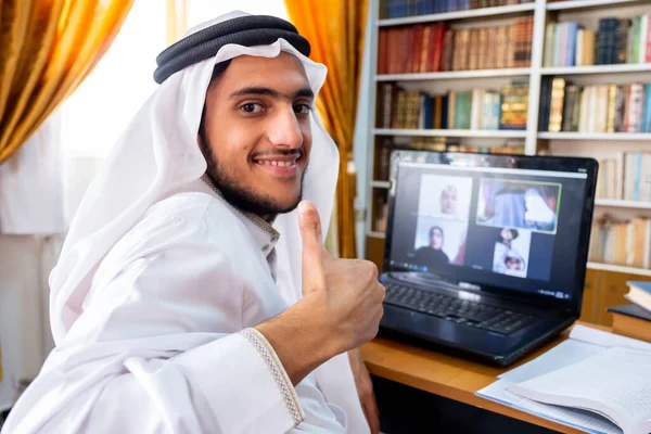 Arabští Muslimové Pomocí Aplikace Videokonference Online — Stock fotografie