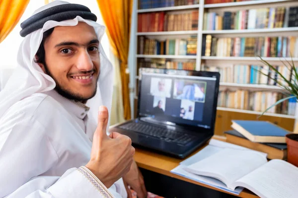 Arabští Muslimové Pomocí Aplikace Videokonference Online — Stock fotografie