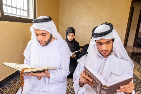 Happy Msulim Family Reading Quran Togther — Stock Photo, Image