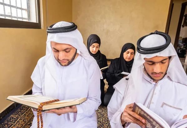 Happy Msulim Family Reading Quran Togther — Stock Photo, Image