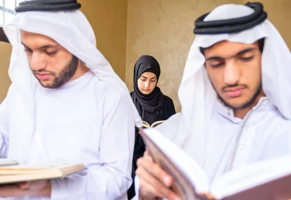 Happy Msulim Family Reading Quran Togther — Stock Photo, Image