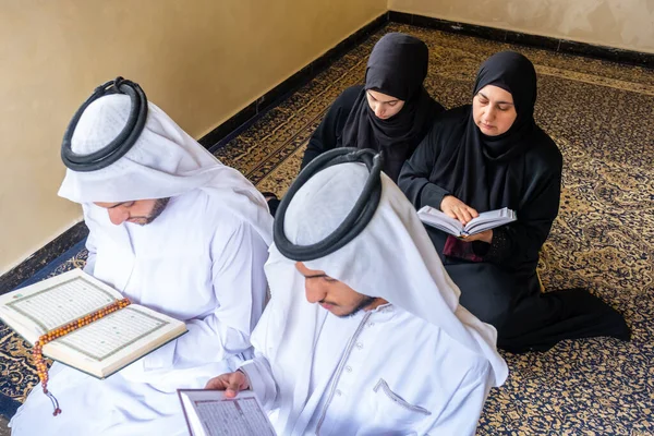 Happy Msulim Family Reading Quran Togther — Stok Foto