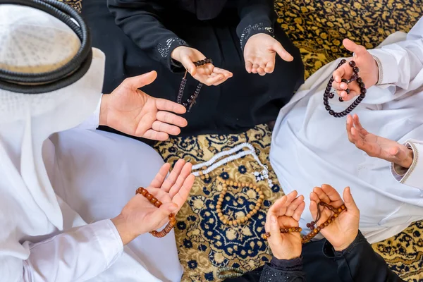 アラビア系ムスリムの神への祈り — ストック写真