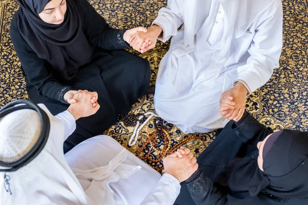 Muslim Family Holding Each Other Hands — Stock Photo, Image