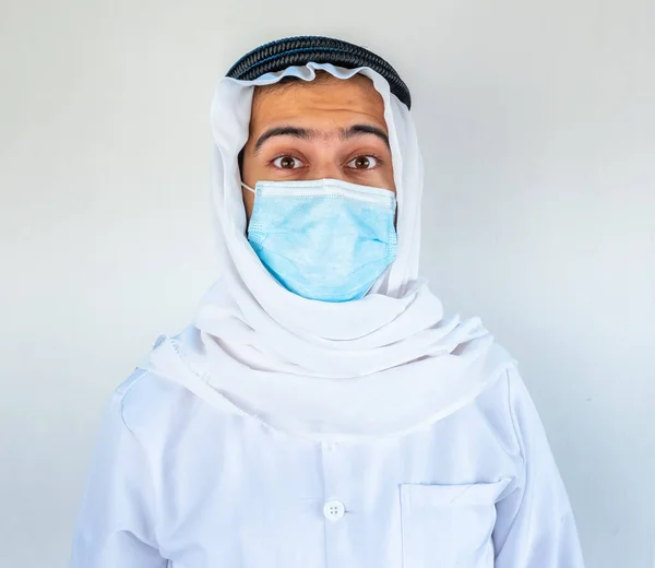 Арабский Мусульманский Врач Маске Гигиеническими Средствами — стоковое фото