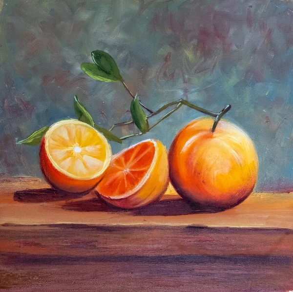 Turuncu fuit boyalı ve biri dilimlenmiş.