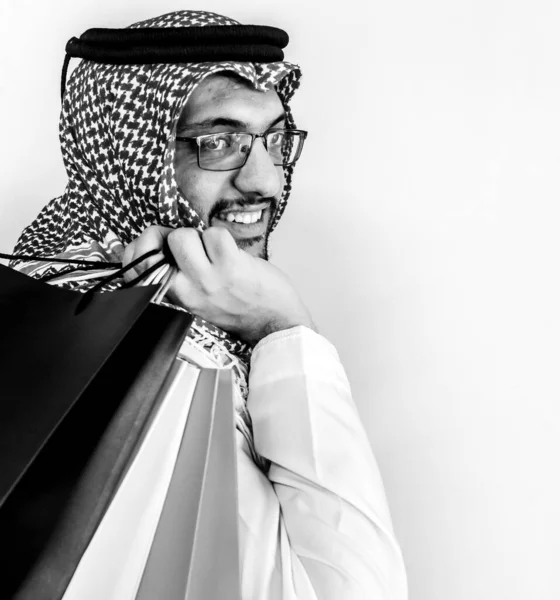 Arabe Homme Tenant Des Sacs Provisions Après Avoir Acheté Des — Photo