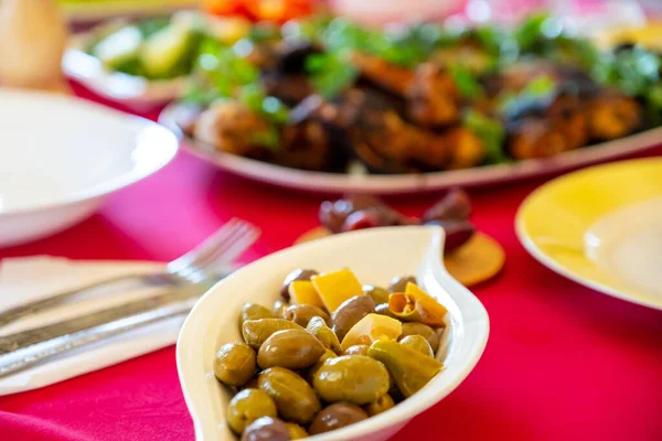 Ramadan Iftar Essen Auf Dem Tisch Bereit Zum Servieren Und — Stockfoto