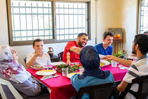 Arabic Muslim Family Eating Together Meeting Iftar Ramdan — Stock Photo, Image