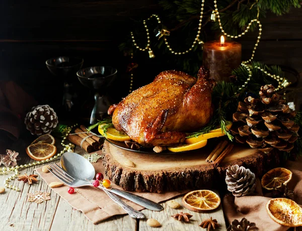 Hähnchen Oder Truthahnbraten Zum Weihnachtsessen Und Neujahr Mit Glühwein Und — Stockfoto