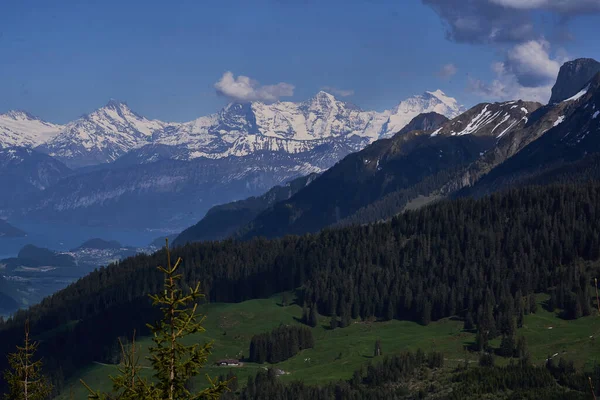 Montañas de los Alpes suizos Gantrisch hermoso paisaje — Foto de Stock