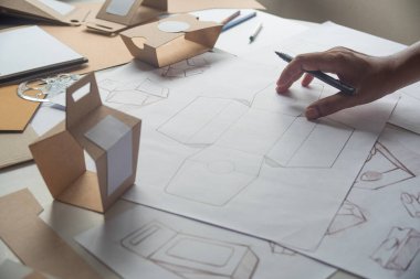 Tasarımcı çizim tasarımı Brown el işi karton kağıt ürün eko paketleme kutu geliştirme şablonu markalaşma etiketi. Tasarımcı stüdyo .