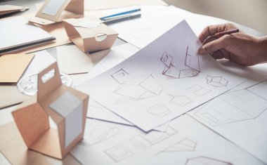 Tasarımcı çizim tasarımı Brown el işi karton kağıt ürün eko paketleme kutu geliştirme şablonu markalaşma etiketi. Tasarımcı stüdyo .