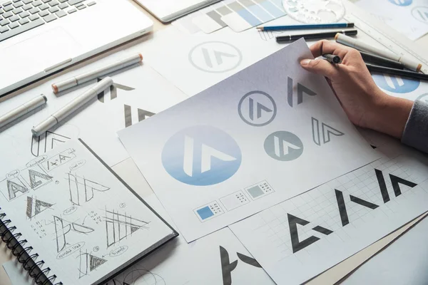 Grafik Tasarımcı Geliştirme Süreci Çizim Tasarımı Yaratıcı Fikirler Logo Ürün — Stok fotoğraf