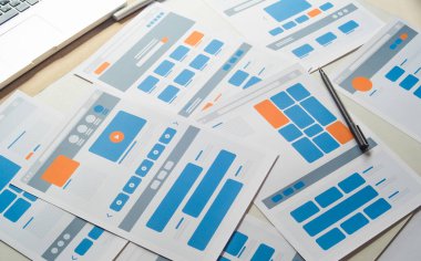 Web sitesi tasarımcısı Yaratıcı Planlama Uygulaması Geliştirme taslağı taslak çizim şablonu prototip çerçeve tasarım stüdyosu. Kullanıcı deneyimi kavramı .