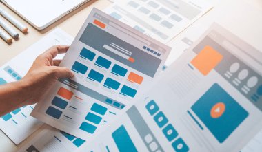 Web sitesi tasarımcısı Yaratıcı Planlama Uygulaması Geliştirme taslağı taslak çizim şablonu prototip çerçeve tasarım stüdyosu. Kullanıcı deneyimi kavramı .