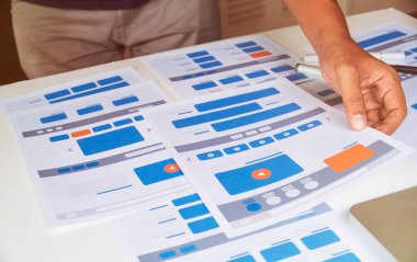 Web sitesi tasarımcısı Yaratıcı Planlama Uygulaması Geliştirme taslağı taslak çizim şablonu prototip çerçeve tasarım stüdyosu. Kullanıcı deneyimi kavramı .