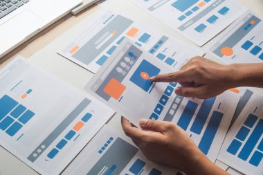Web sitesi tasarımcısı Yaratıcı Planlama Uygulaması Geliştirme taslağı taslak çizim şablonu prototip çerçeve tasarım stüdyosu. Kullanıcı deneyimi kavramı .