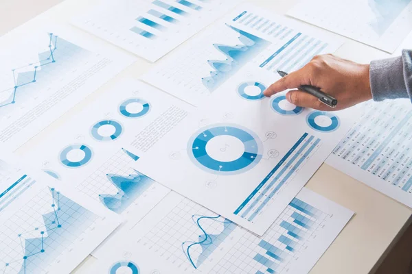 商人工作数据文档图表报告营销研究发展规划管理战略分析财务会计 业务办公室概念 — 图库照片