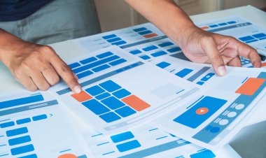 Web sitesi tasarımcısı Yaratıcı Planlama Uygulaması Geliştirme taslağı taslak çizim şablonu prototip çerçeve tasarım stüdyosu. Kullanıcı deneyimi kavramı .