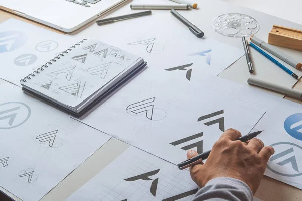 Grafik Designer Entwicklungsprozess Zeichnung Skizze Design Kreative Ideen Entwurf Logo — Stockfoto