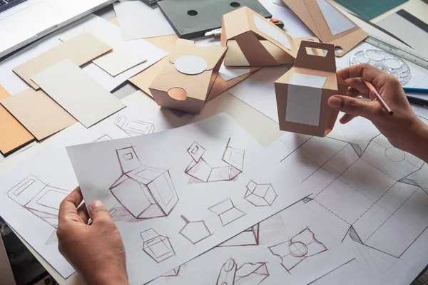 Tasarımcı çizim tasarımı Brown el işi karton kağıt ürün eko paketleme kutu geliştirme şablonu markalaşma etiketi. Tasarımcı stüdyo .