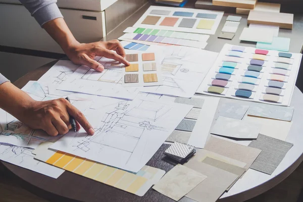 Arquiteto Designer Interior Criativo Trabalho Mão Desenho Esboço Plano Azul — Fotografia de Stock