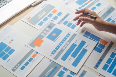 Web sitesi tasarımcısı Yaratıcı Planlama Uygulaması Geliştirme taslağı taslak çizim şablonu prototip çerçeve tasarım stüdyosu. Kullanıcı deneyimi kavramı .