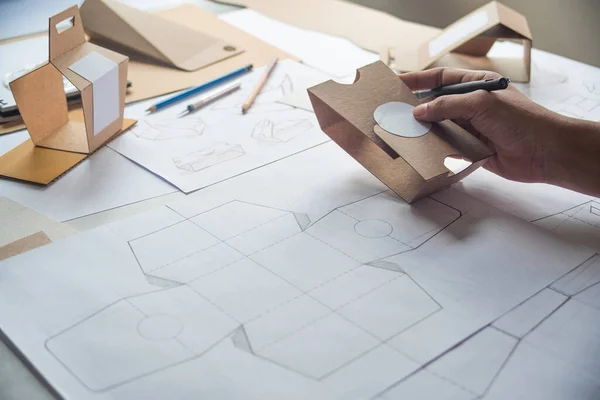 Designer Schetsen Tekening Ontwerp Bruin Ambachtelijk Karton Product Eco Verpakking — Stockfoto