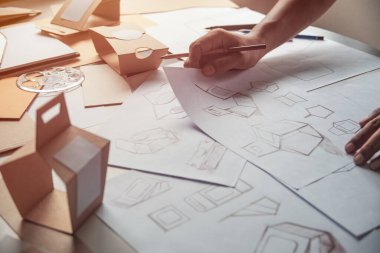 Tasarımcı çizim tasarımı Brown el işi karton kağıt ürün eko paketleme kutu geliştirme şablonu markalaşma etiketi. Tasarımcı stüdyo .