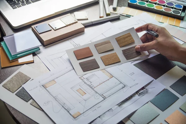 Mimari tasarımcı İç mimari, yaratıcı el çizimi çizim planı mavi baskı seçim malzemesi renk örnekleri sanat araçları tasarım stüdyosu