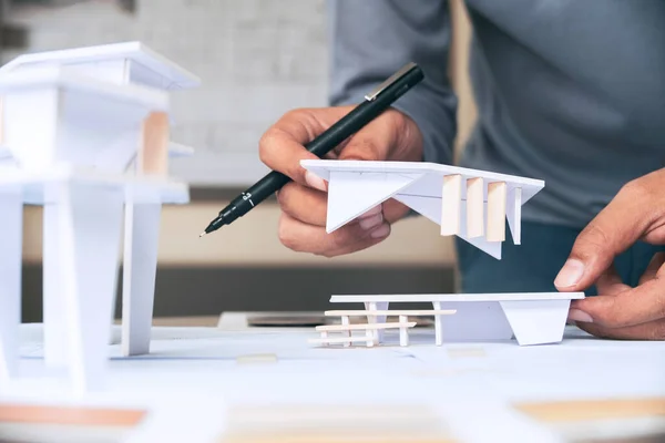 Arquitecto Diseño Trabajo Dibujo Bocetos Planos Planos Hacer Modelo Construcción — Foto de Stock