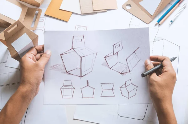 设计师草图设计布朗工艺纸板纸产品生态包装造型盒开发模板包装品牌标签 设计工作室的概念 — 图库照片