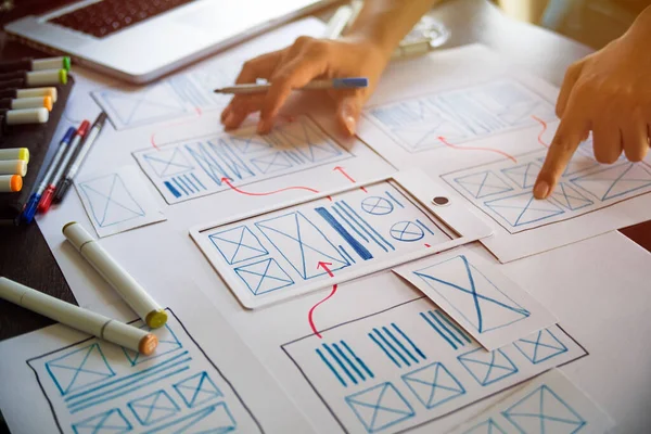 Diseñador Gráfico Creativo Bosquejo Planificación Aplicación Proceso Desarrollo Prototipo Wireframe — Foto de Stock