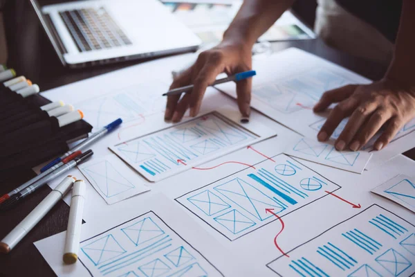 Designer Gráfico Criativo Esboço Planejamento Aplicação Processo Desenvolvimento Protótipo Wireframe — Fotografia de Stock