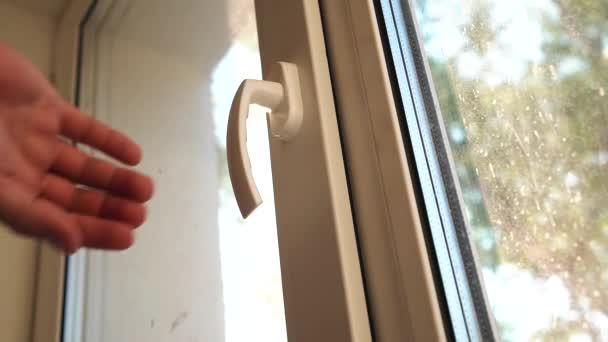 The man opens the plastic window by turning the handle up. Close up. Airing the room — Stock Footage Man Opens Plastic Window Turning Handle Close Airing Room Video Clip
