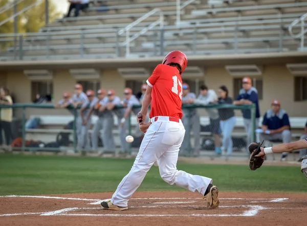 Baseball Player Akcji Podczas Meczu Baseballowego — Zdjęcie stockowe