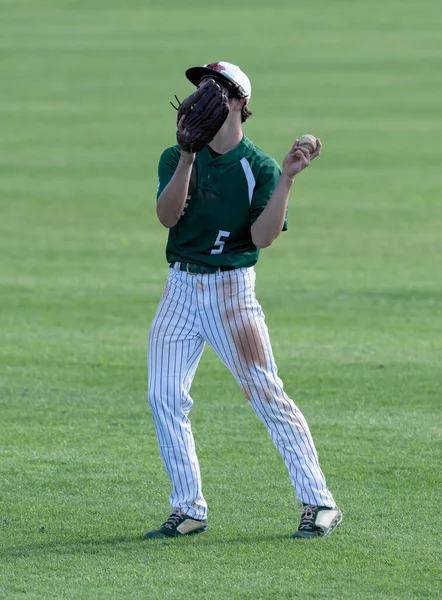 野球の試合中に行動中の野球選手 — ストック写真