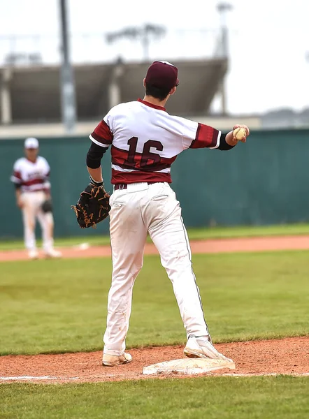 Baseball Player Akcji Podczas Meczu Baseballowego — Zdjęcie stockowe