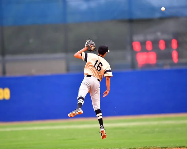 Jogador Beisebol Ação Durante Jogo Beisebol — Fotografia de Stock