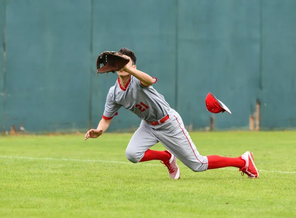 Baseball Player Akcji Podczas Meczu Baseballowego — Zdjęcie stockowe