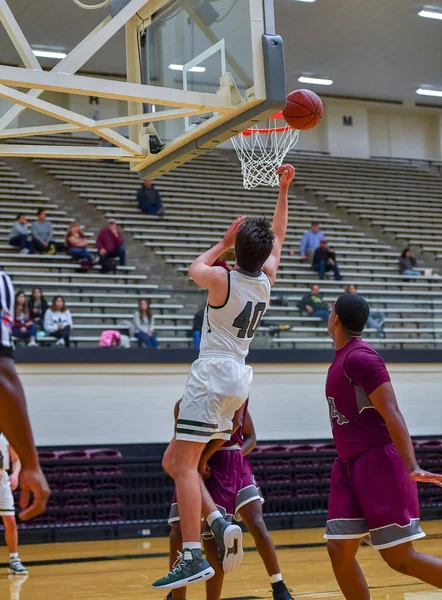 Boys Making Amazing Athletic Plays Basketball Game Slam Dunking Shooting — Stock Photo, Image