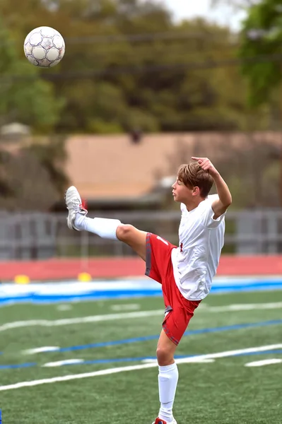 Athletic Boy Lager Fantastiske Stykker Fotballkamp – stockfoto