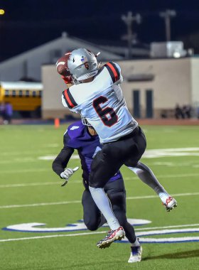 Futbolcuların bir futbol maçı sırasında inanılmaz oyunlar yapmalarının harika aksiyon fotoğrafları.